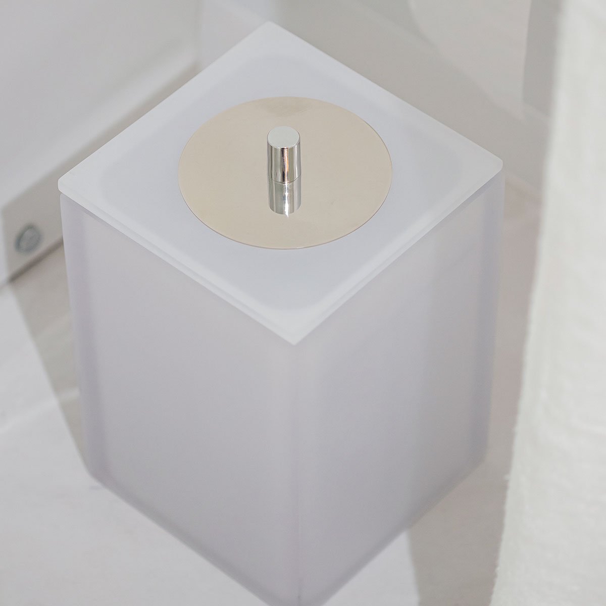 01 lixeira de piso cristal fosco cromado