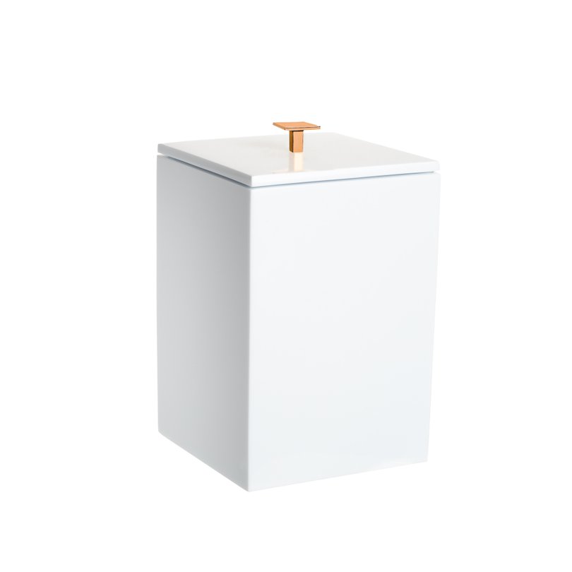 lixeira branca com metal rose gold