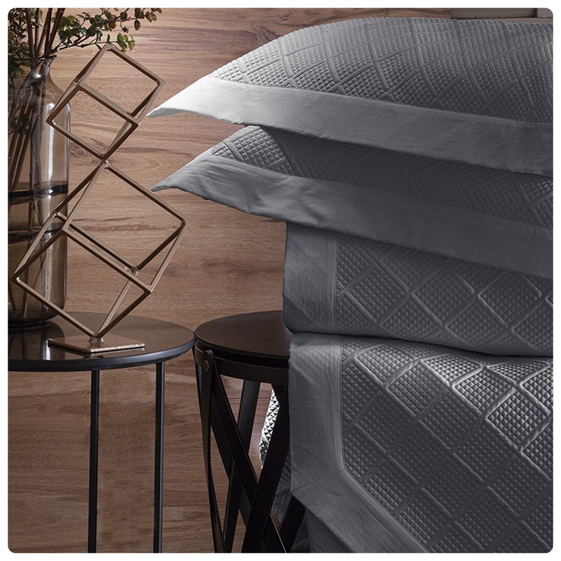 Colcha com 2 Porta Travesseiros Naturalle 400 Fios Cetim Trend Grafite Sottile Casa Ambientada 2