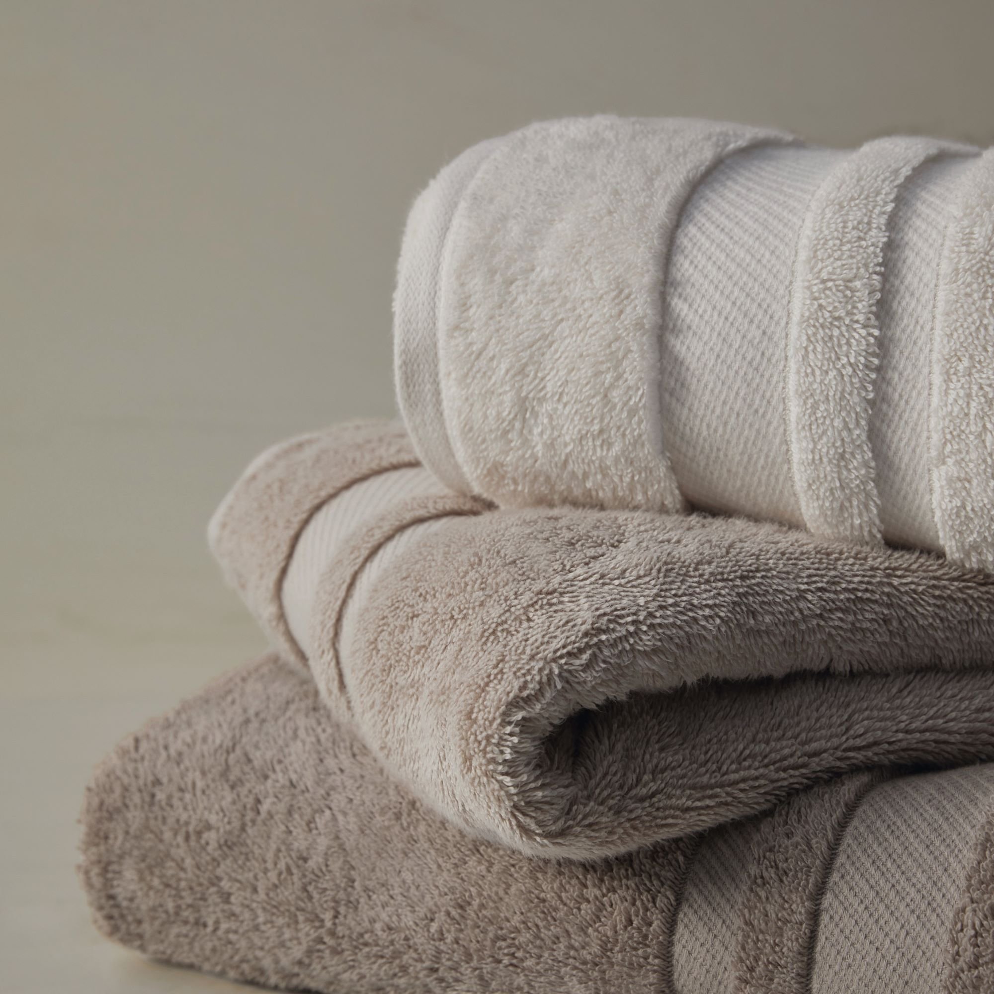 toalha de rosto trussardi 100 algodao lorenzi detalhe