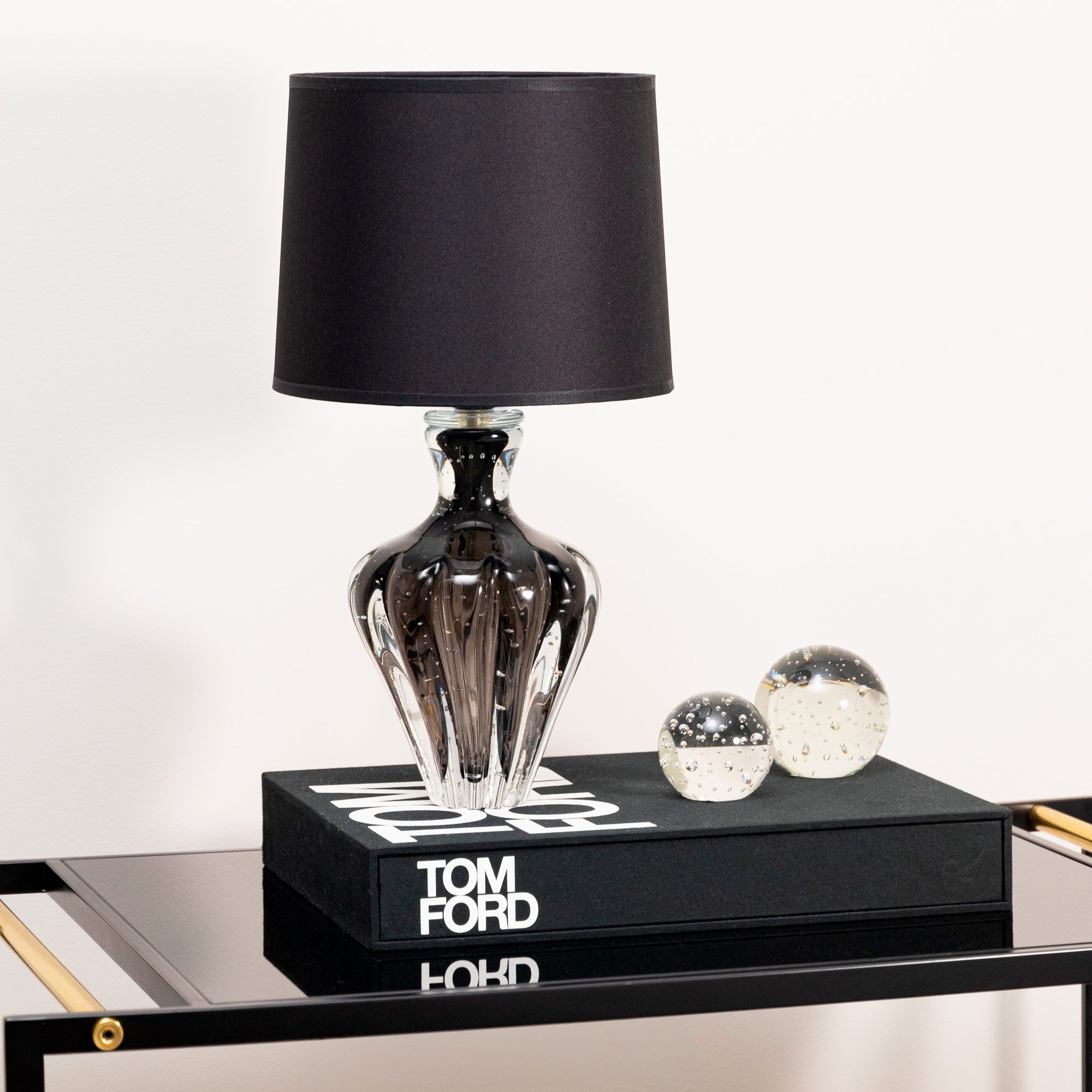 abajur murano chatelet onyx ambientada longe sottile casa