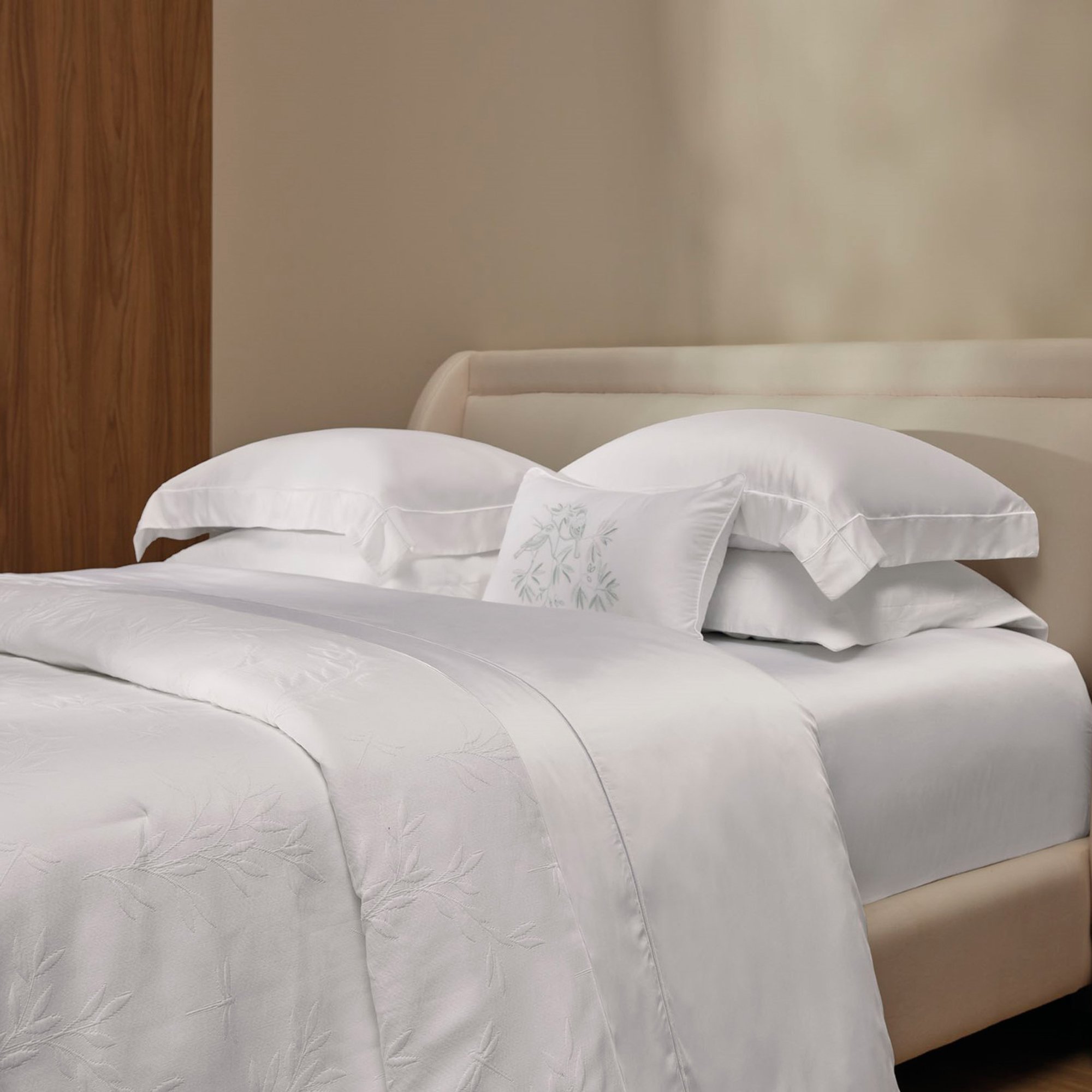 TRUSSARDI   CAMA   GIRELLI   BRANCO   AMBIENTE Sottile_1