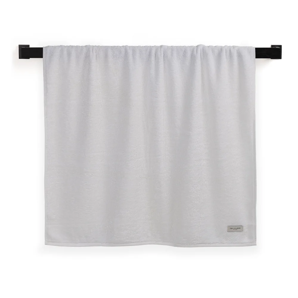 trussardi banho fontani branco pendurada still