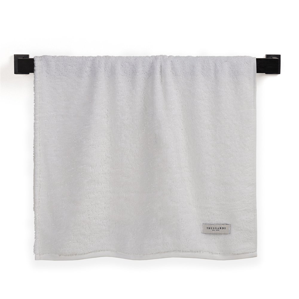 trussardi banho fontani rosto branca pendurada still