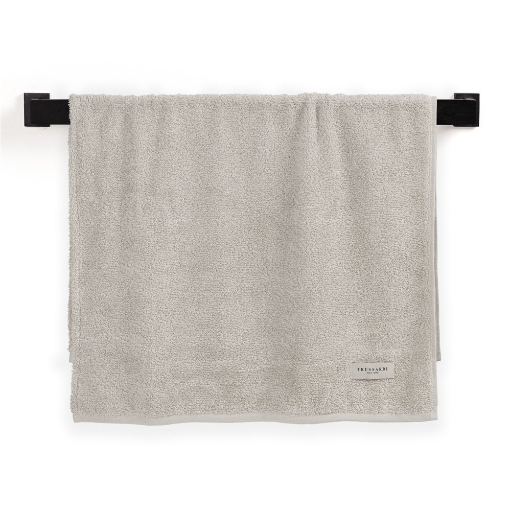 trussardi banho fontani rosto nocciola pendurada still