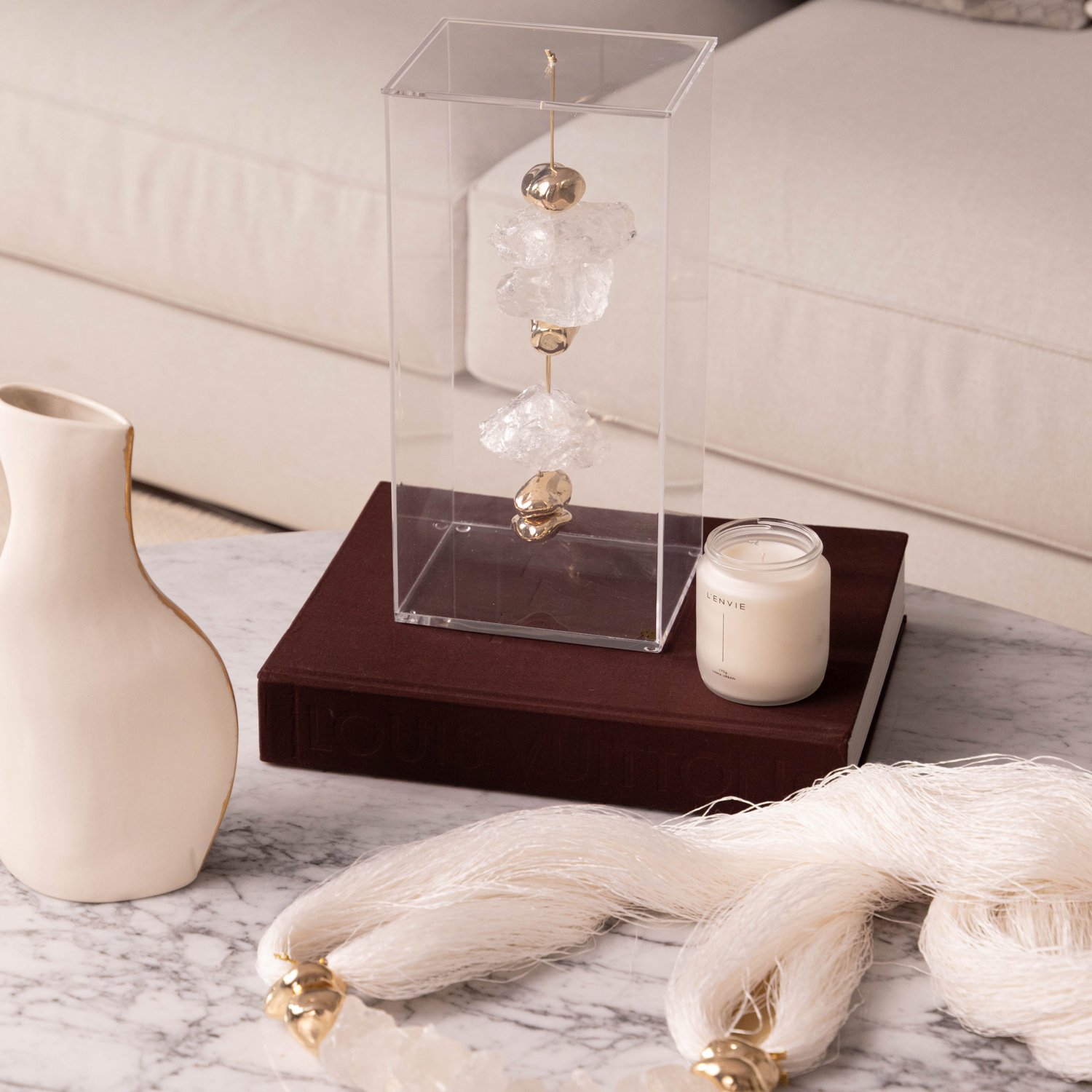 03 escultura pedra cristal transparente c caixa de acrilico g