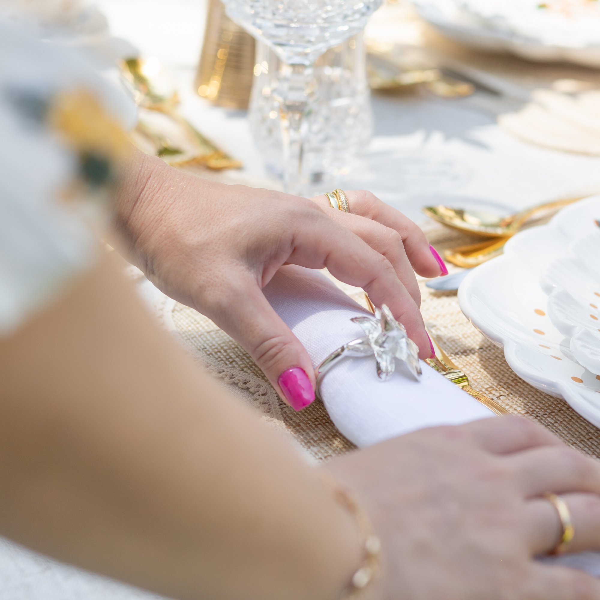 02 anel porta guardanapo argola c orquidea prata