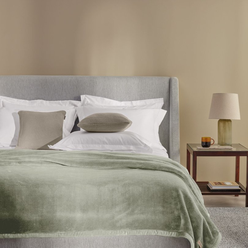 cobertor trussardi 100 microfibra aveludado nales pistacchio sottile casa ambientada