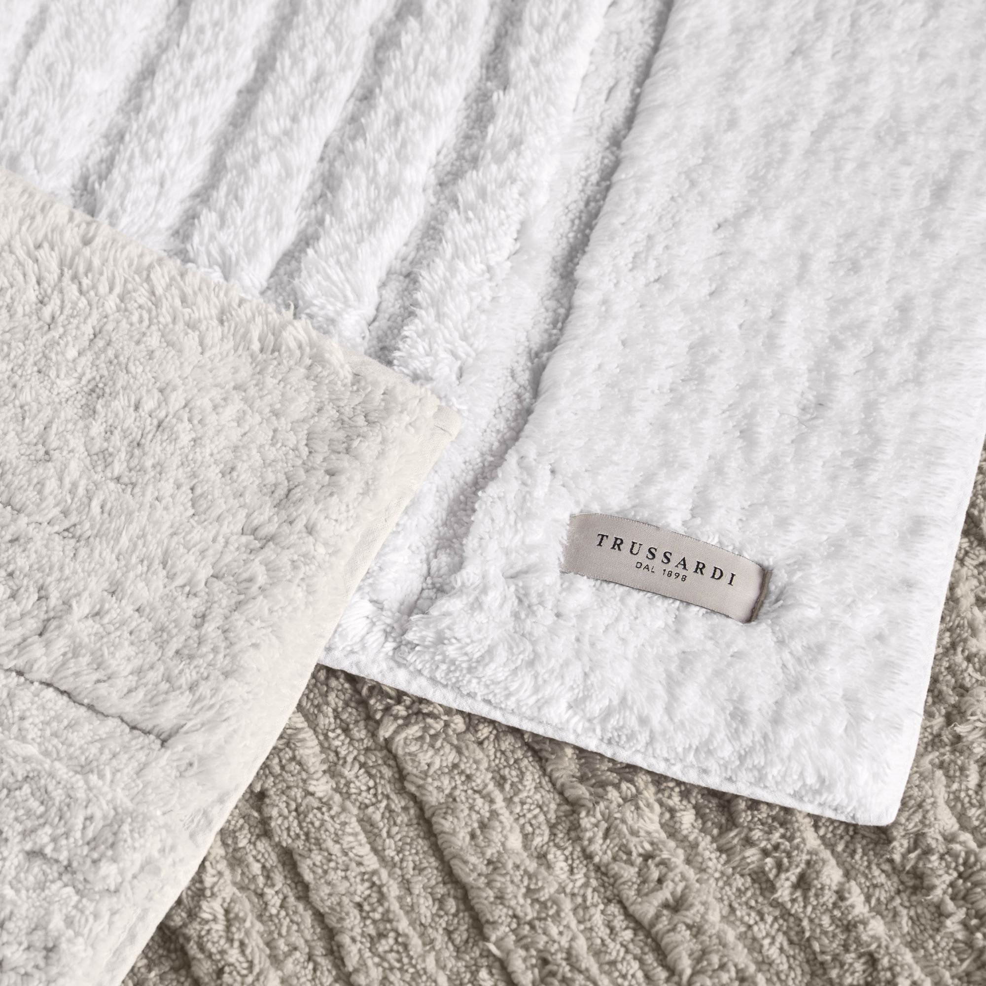 tapete antiderrapante trussardi 100 algodao vittore sottile casa detalhe