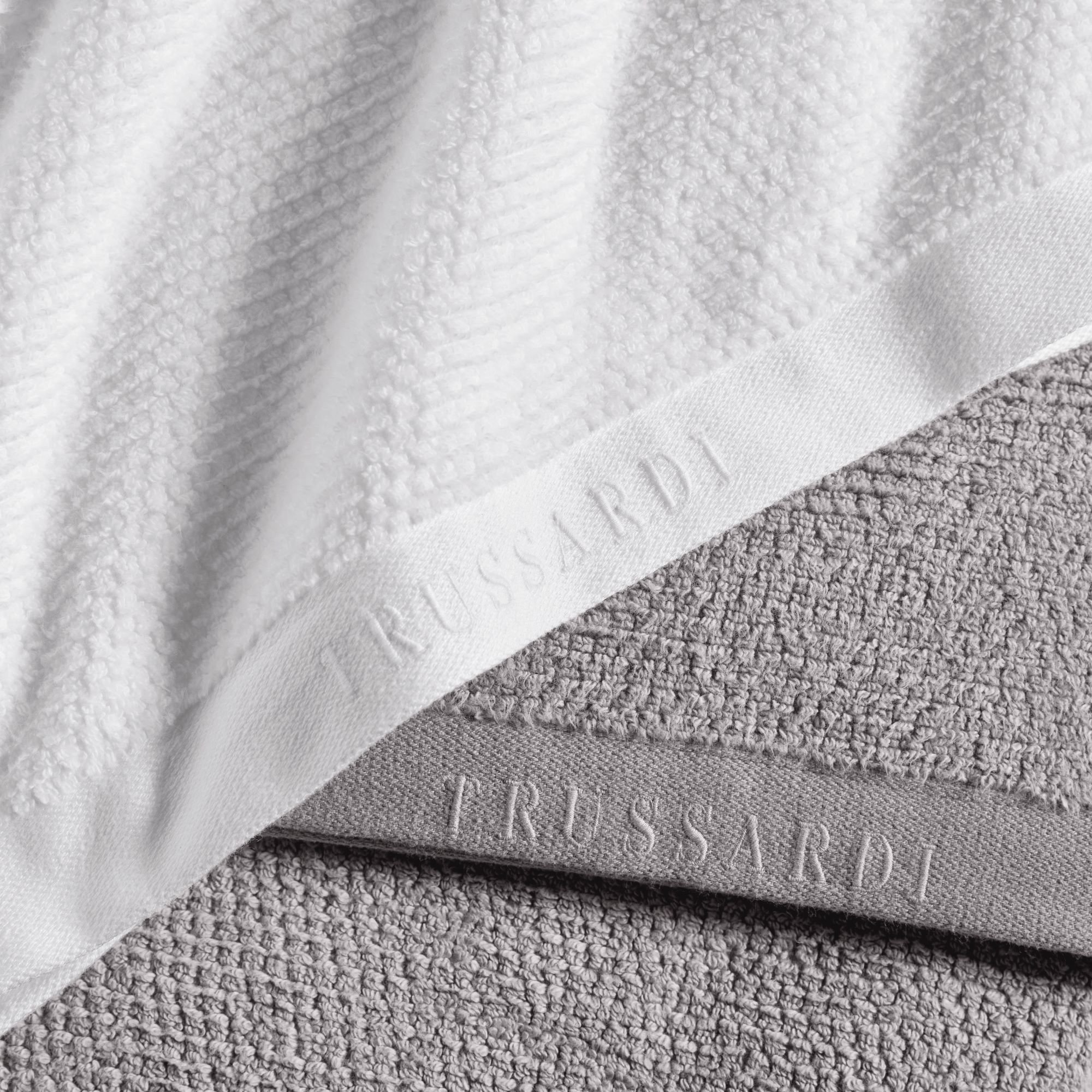 toalha de banho trussardi 100 algodao maggiore branco ardosia sottile casa detalhe