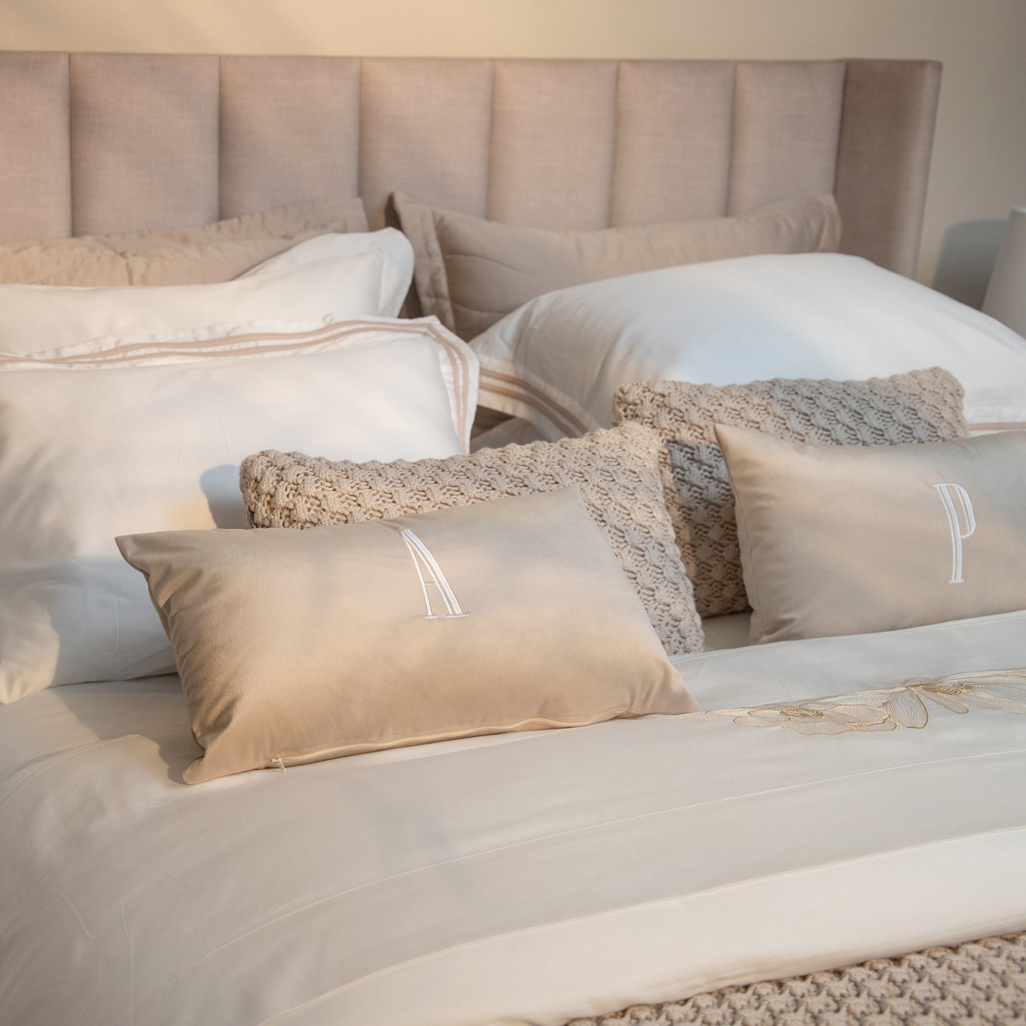 jogo de 2 almofadas monograma soffice bordado simples marfim