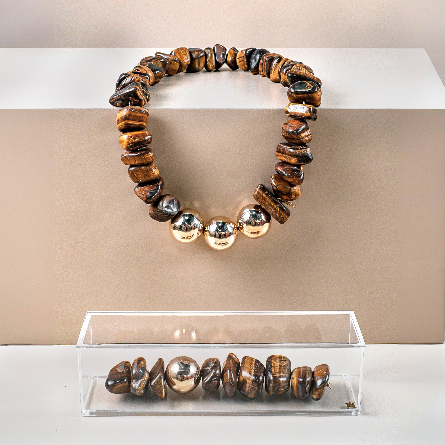 colar de mesa pedra olho de tigre sottile casa ambientada 1