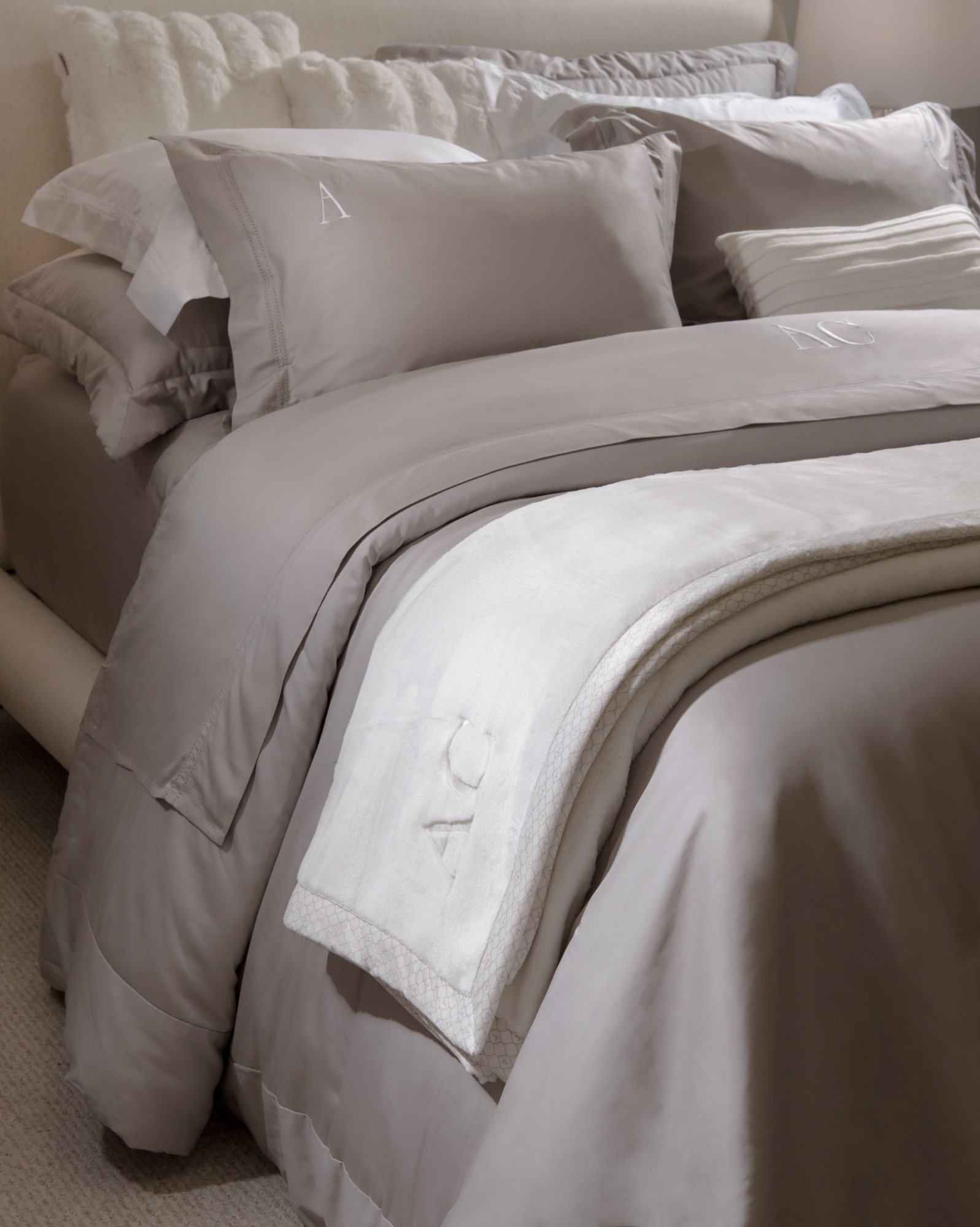 cobertor trussardi 100 microfibra aveludado piemontesi king branco