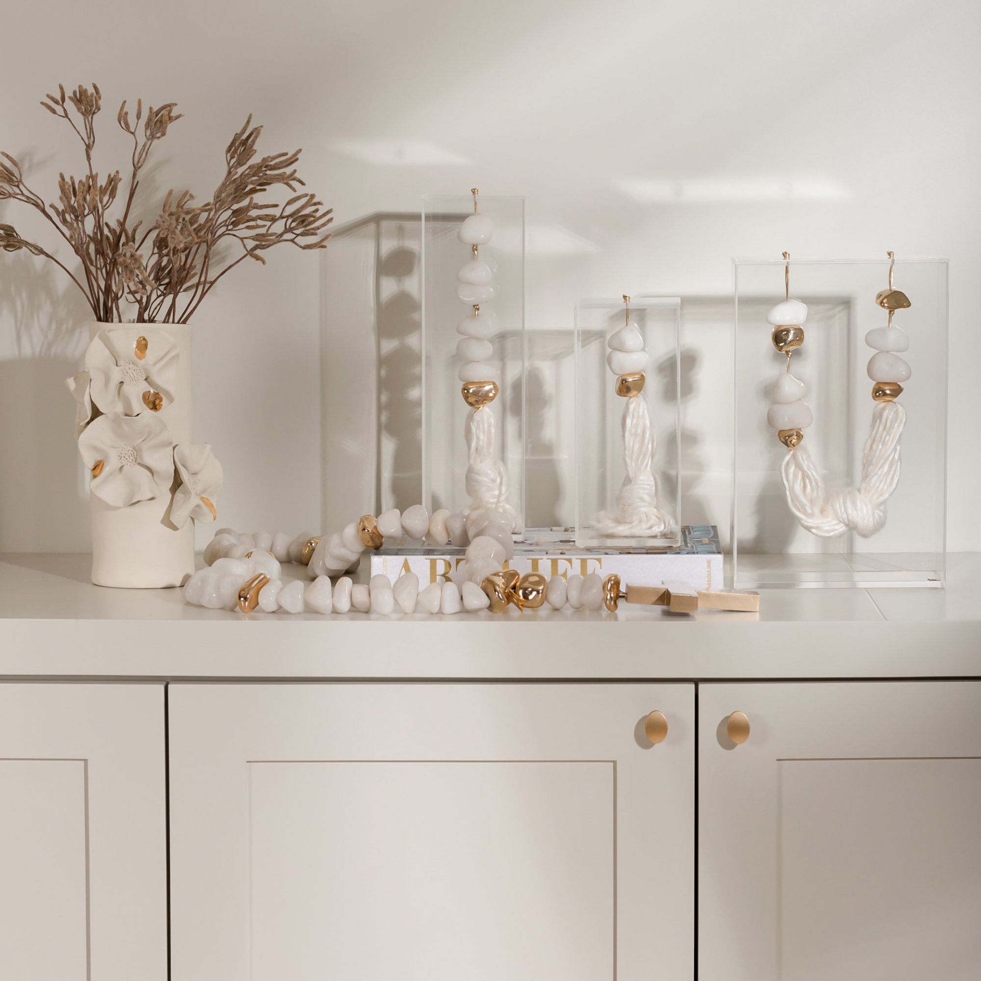 Escultura Fio Seda e Pedra Quartzo Branco c Caixa de Acrilico G Padrao Sottile1