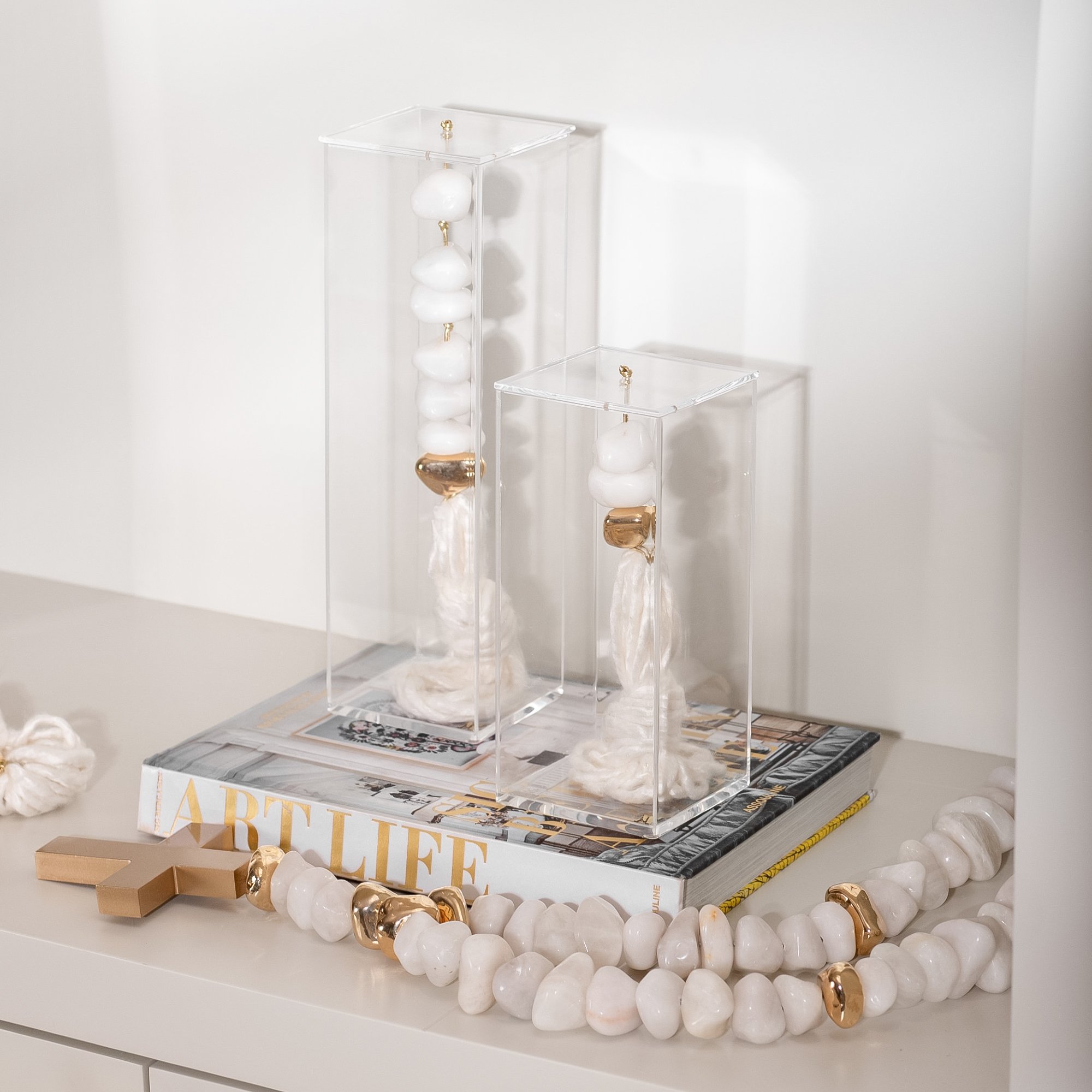 Escultura Fio Seda e Pedra Quartzo Branco c Caixa de Acrilico M1