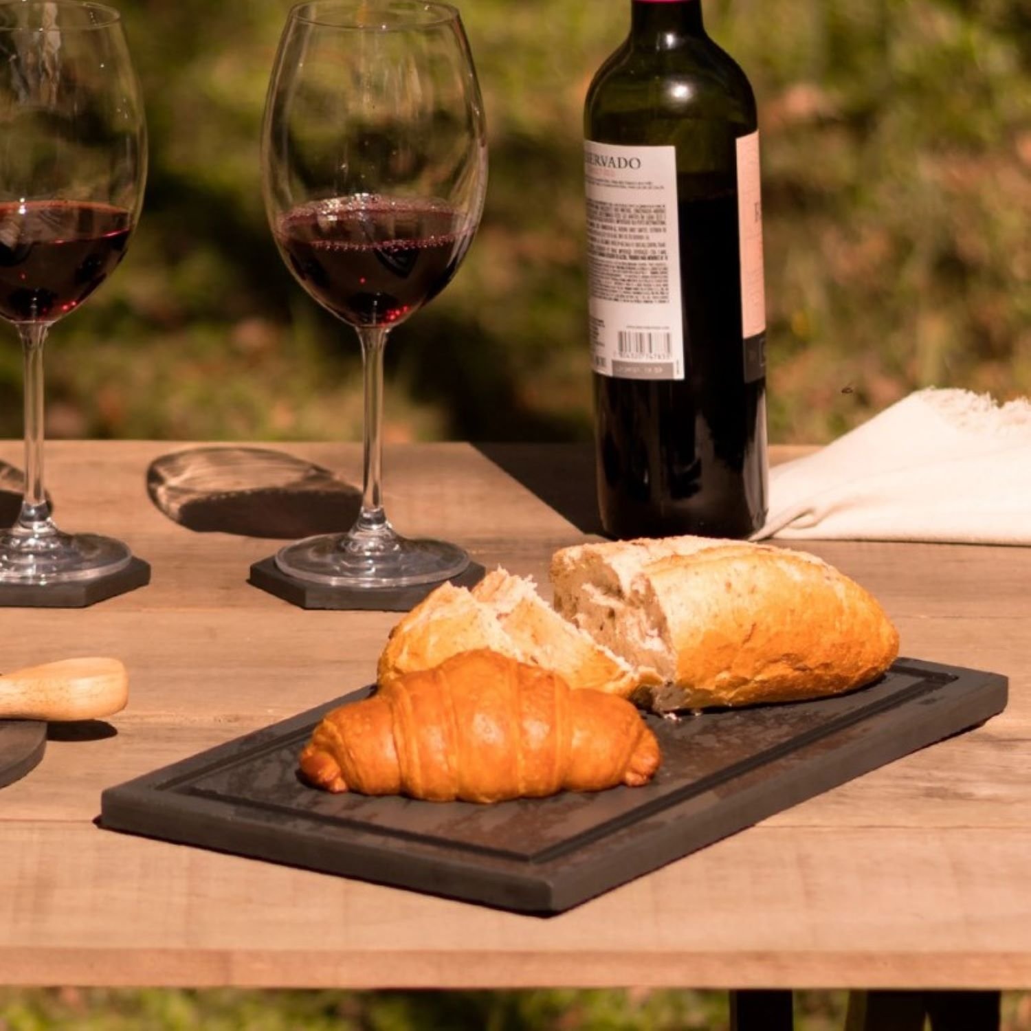 tabua de servir frieze ardosia grafite retangular still ambientada