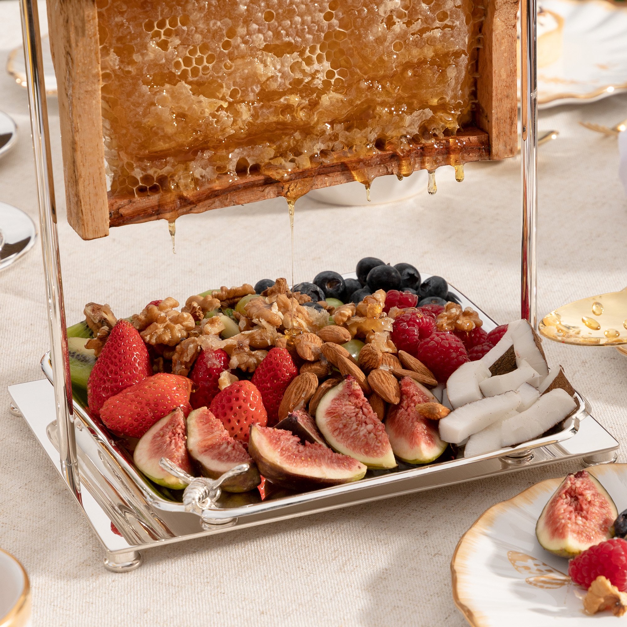 porta favo de mel c aplique de abelhas prata 3