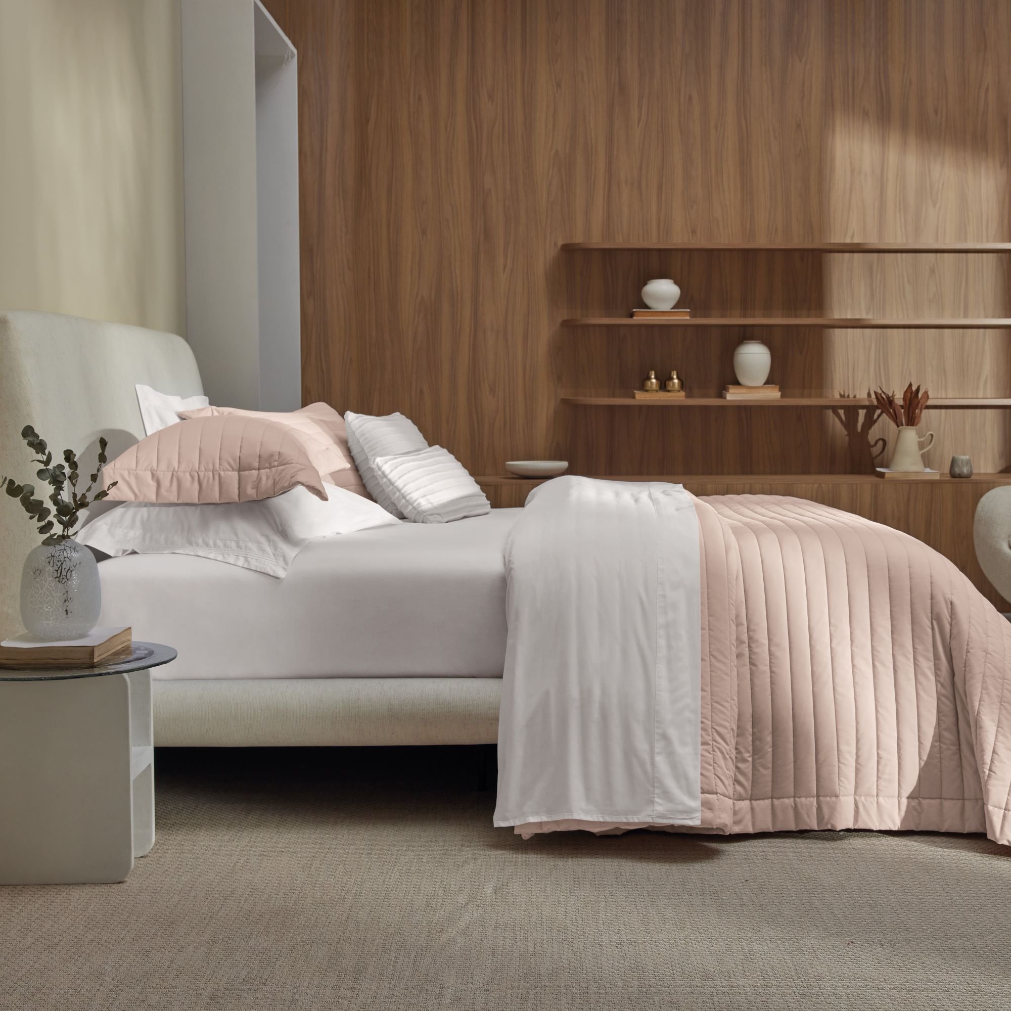 colcha 2 porta travesseiros trussardi percal 200 fios monteleone avena ambientada