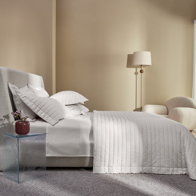colcha 2 porta travesseiros trussardi percal 200 fios monteleone branco ambientada