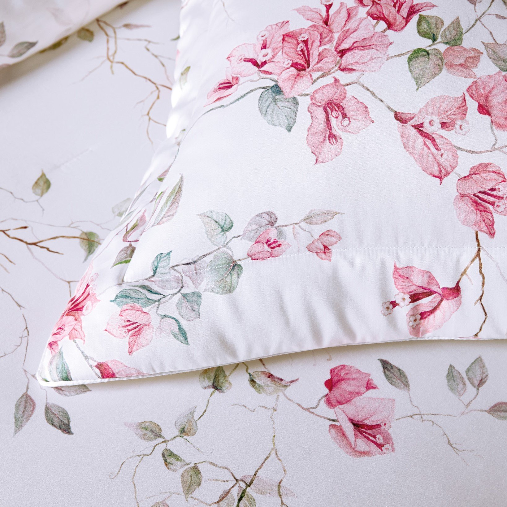 colcha porta travesseiros trussardi cetim 300 fios venere detalhe