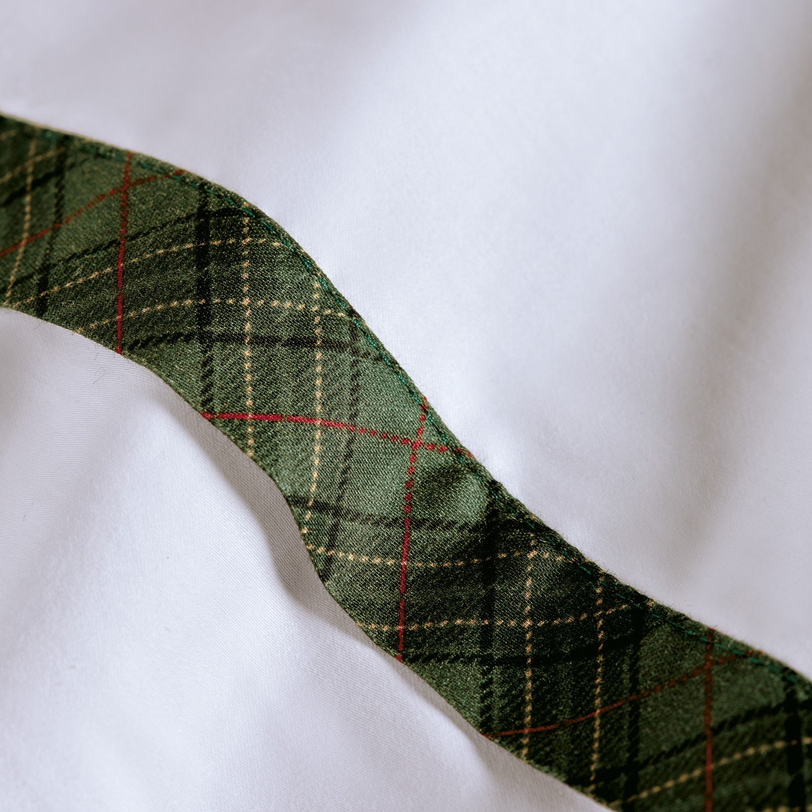 fronha avulsa trussardi cetim 300 fios eleganza detalhe