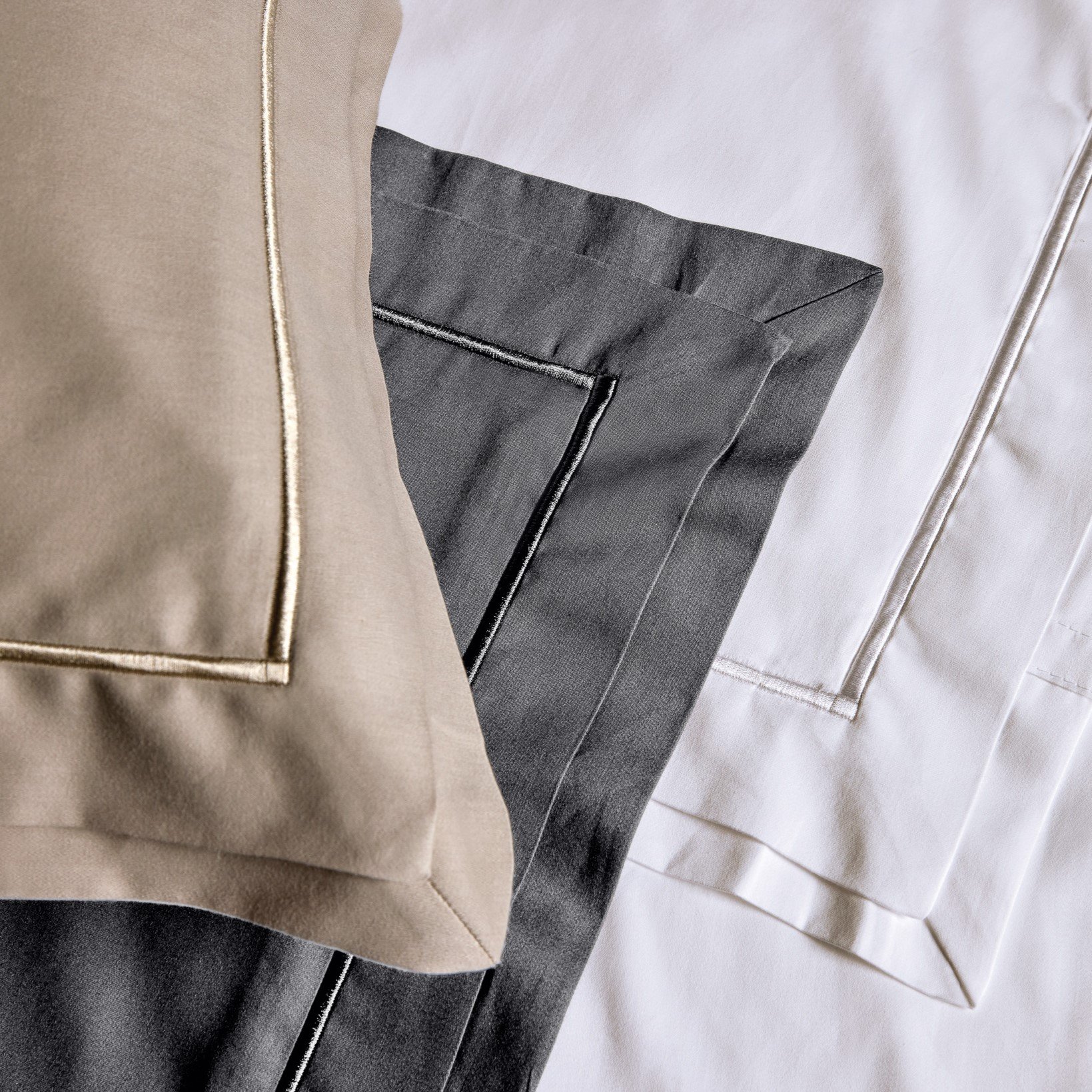 jogo de cama trussardi cetim 300 fios doppio cores detalhe