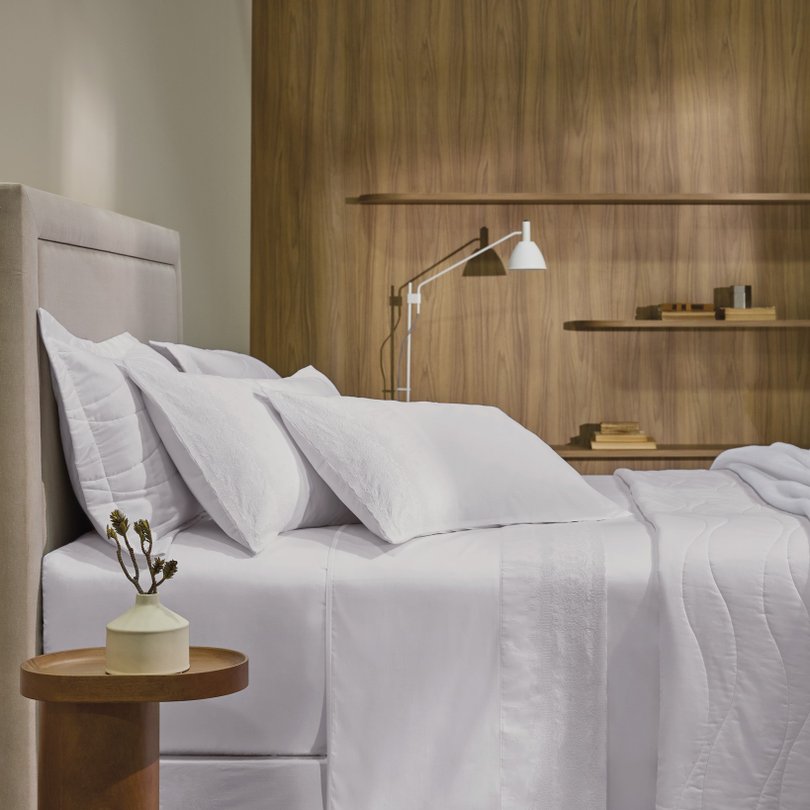 jogo de cama trussardi cetim 300 fios la lizza branco ambientada