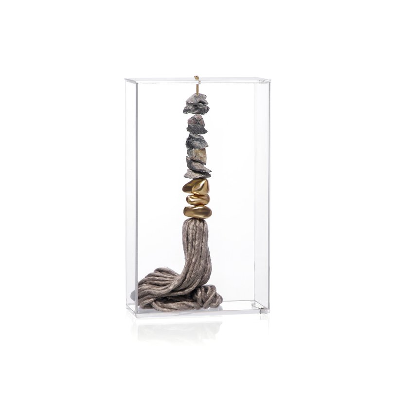 escultura pedra jaspe net com caixa de acrilico g