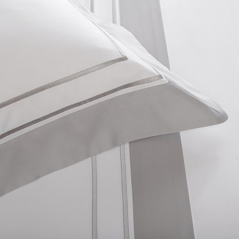 jogo de cama buddemeyer luxus cetim 400 fios savile branco e prata detalhe 2