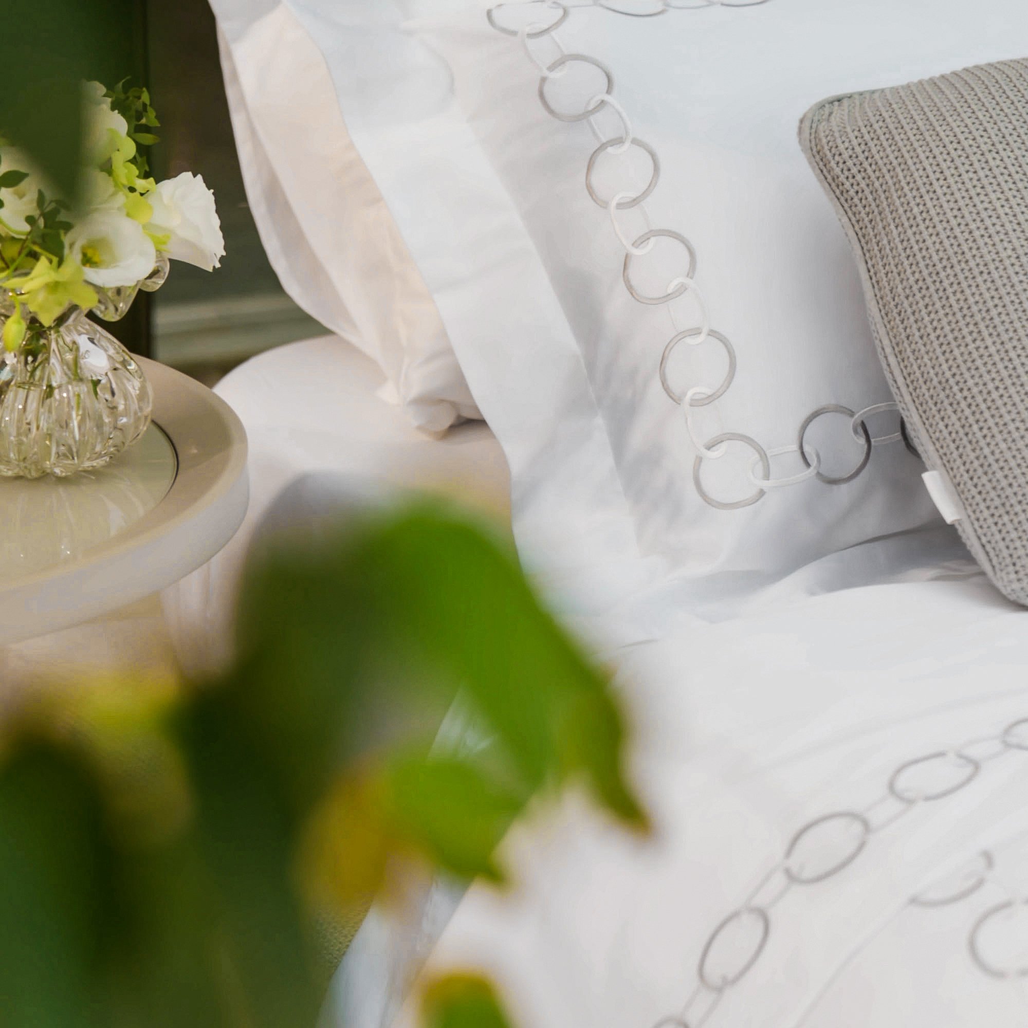 Jogo de Cama Literie Cetim 300 Fios Ellos  Branco e Grafite Queen 22