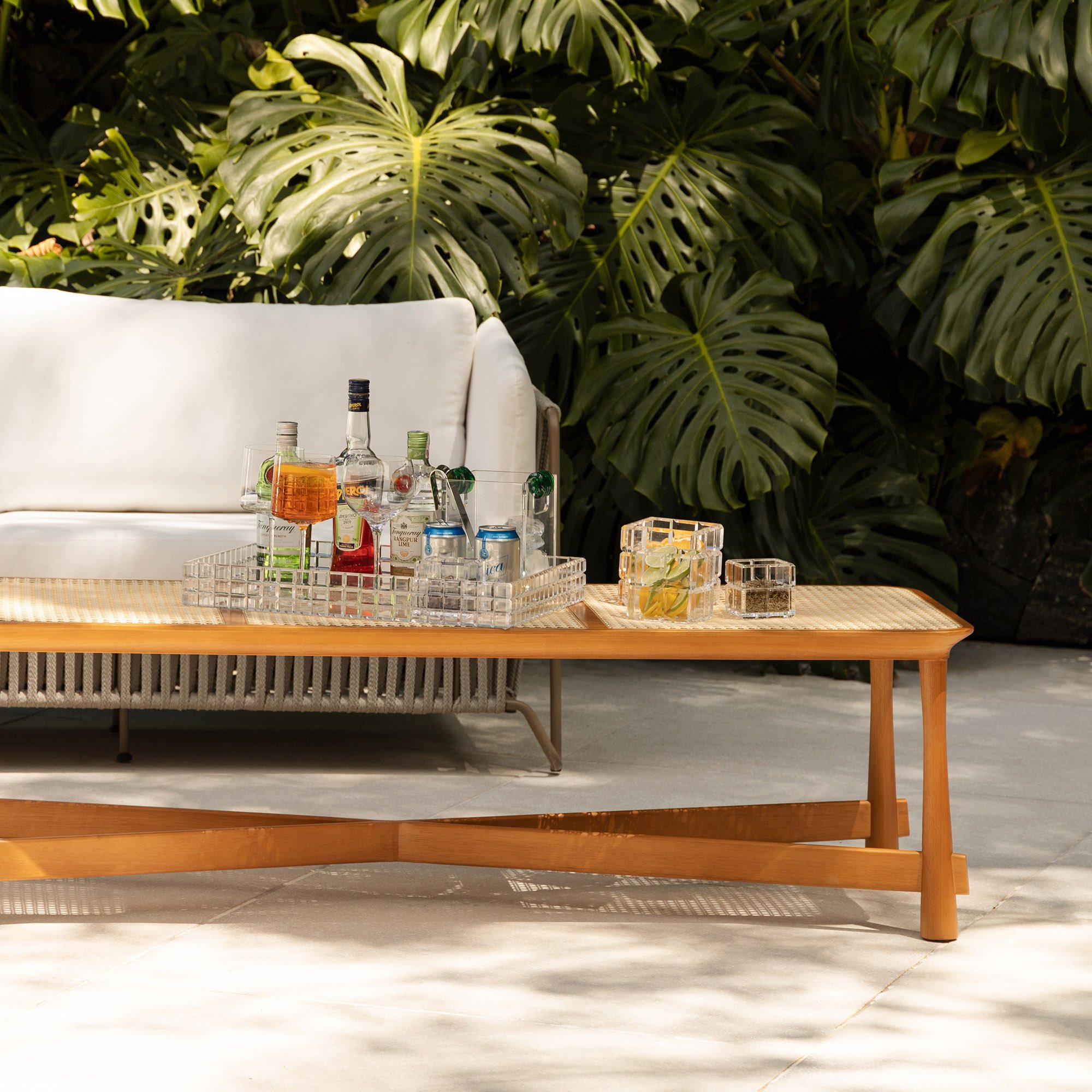 cubo bisote acrilico g 2