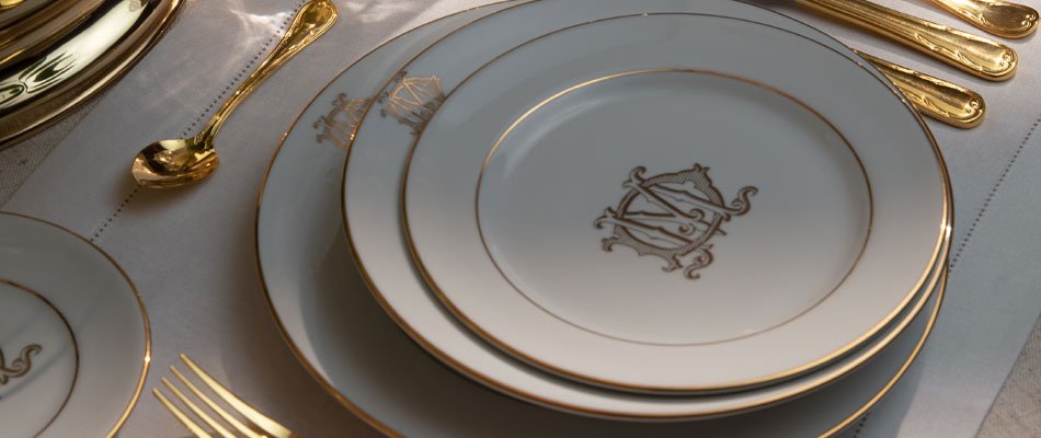 lou&ccedil;a com filete ouro ou prata