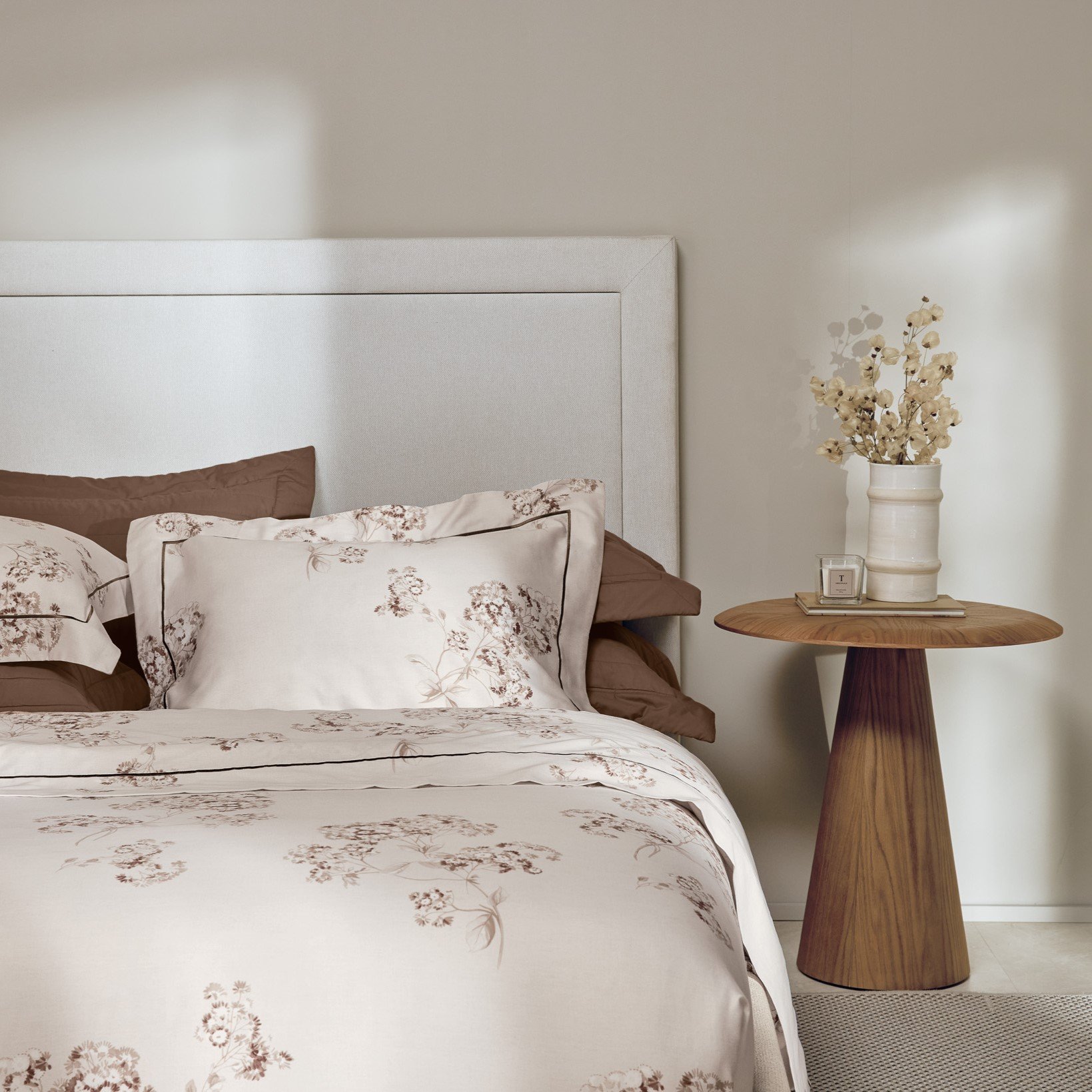 cama trussardi cetim 200 fios ventaglio ambientada