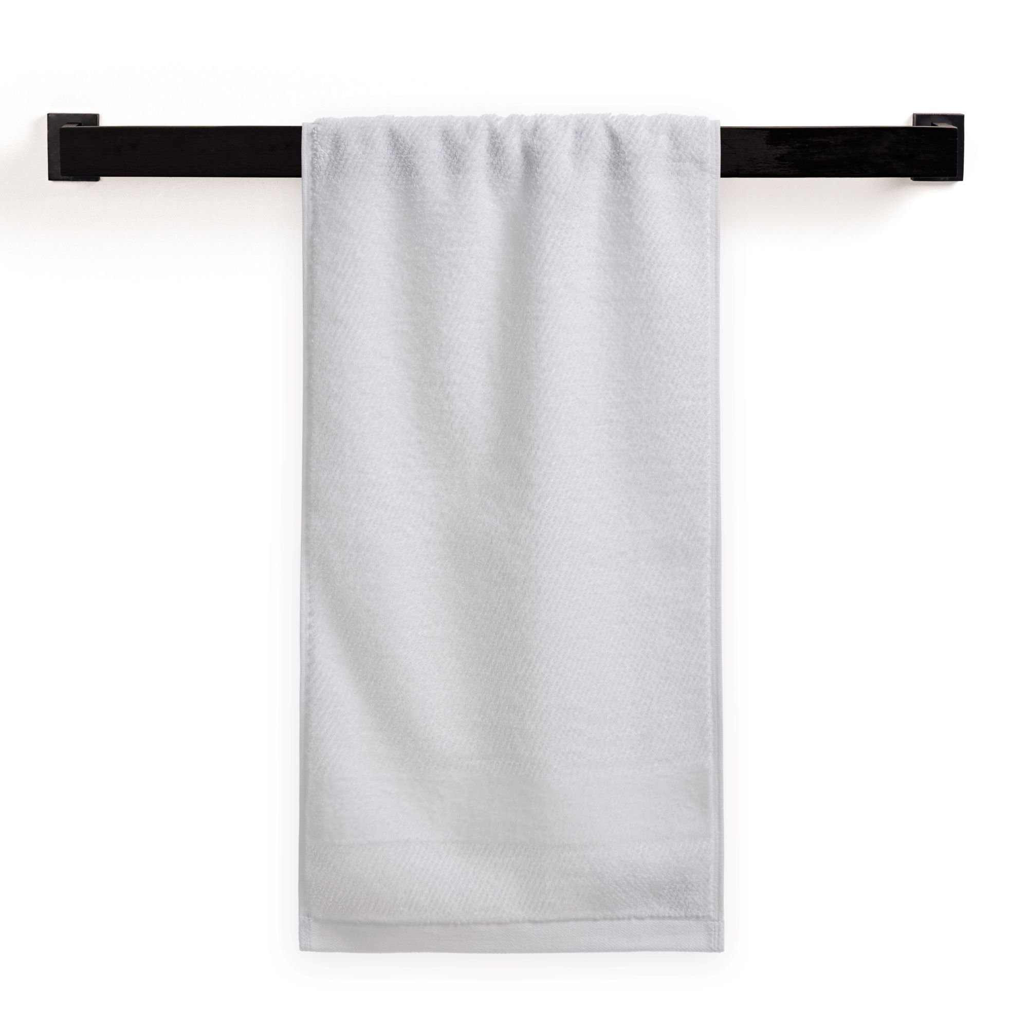 toalha de academia trussardi 100 algodao borgia branco still pendurada