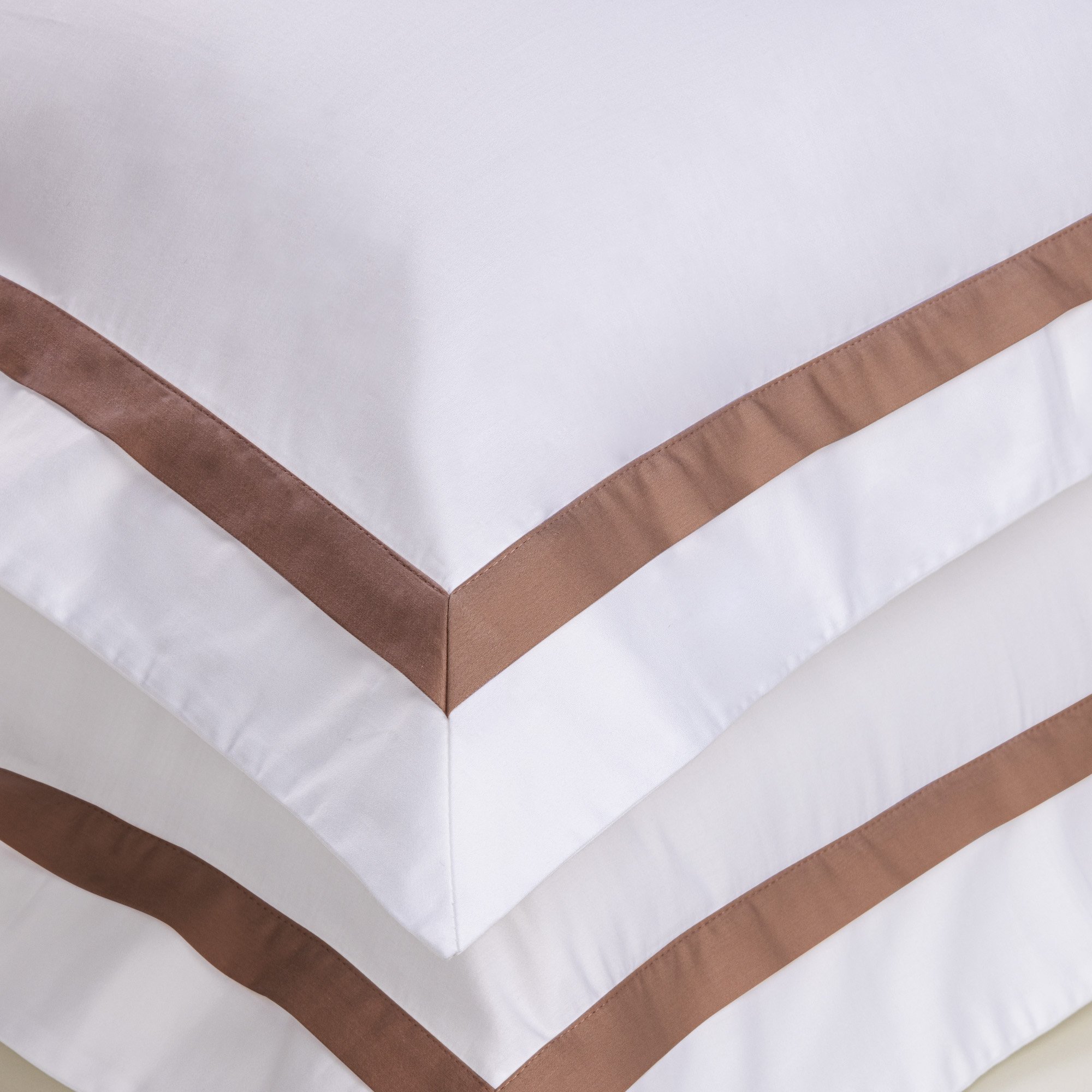 jogo de cama trussardi 300 fios cetim vercelli branco e vecchio detalhe