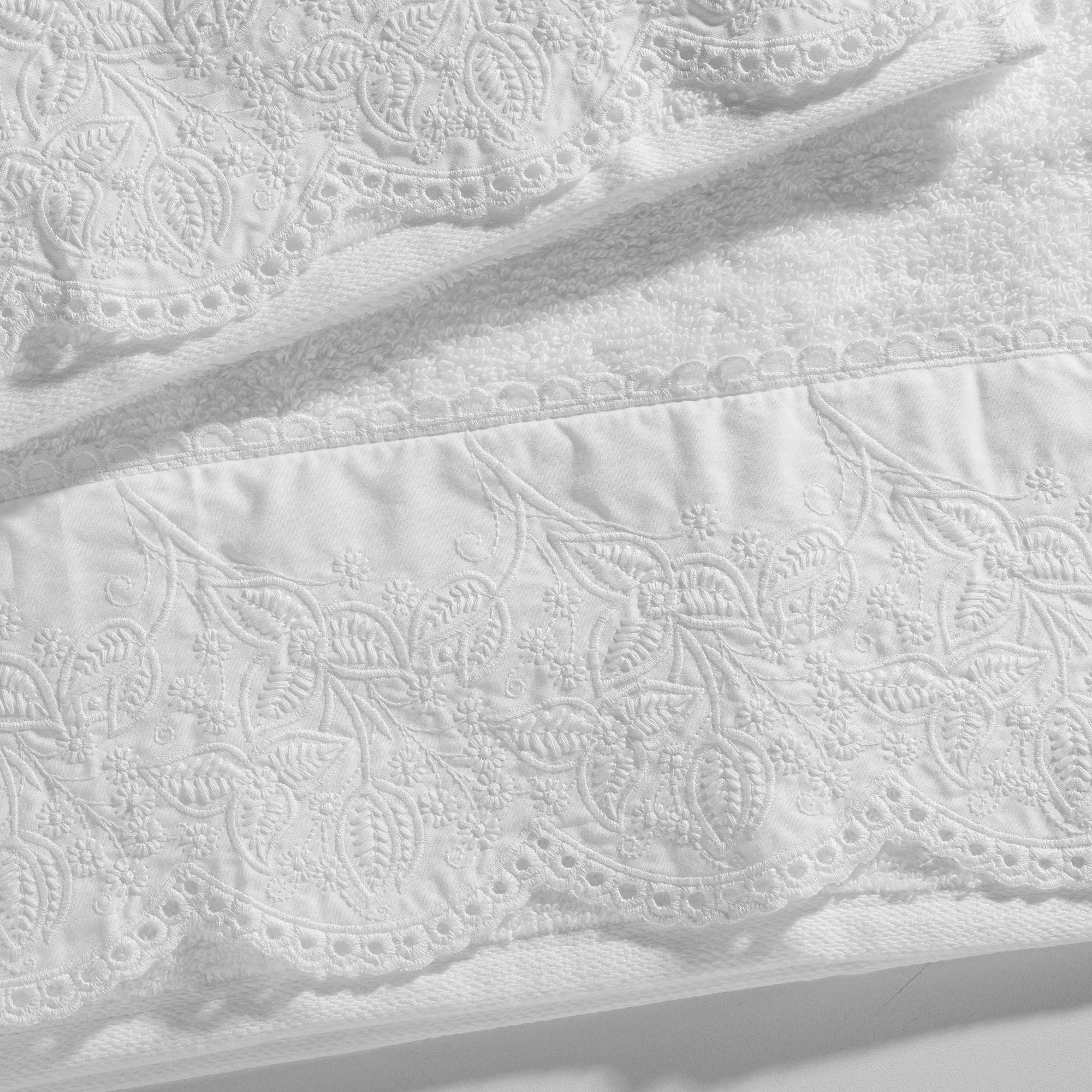 jogo toalhas lavabo trussardi raffinato bordado branco detalhe