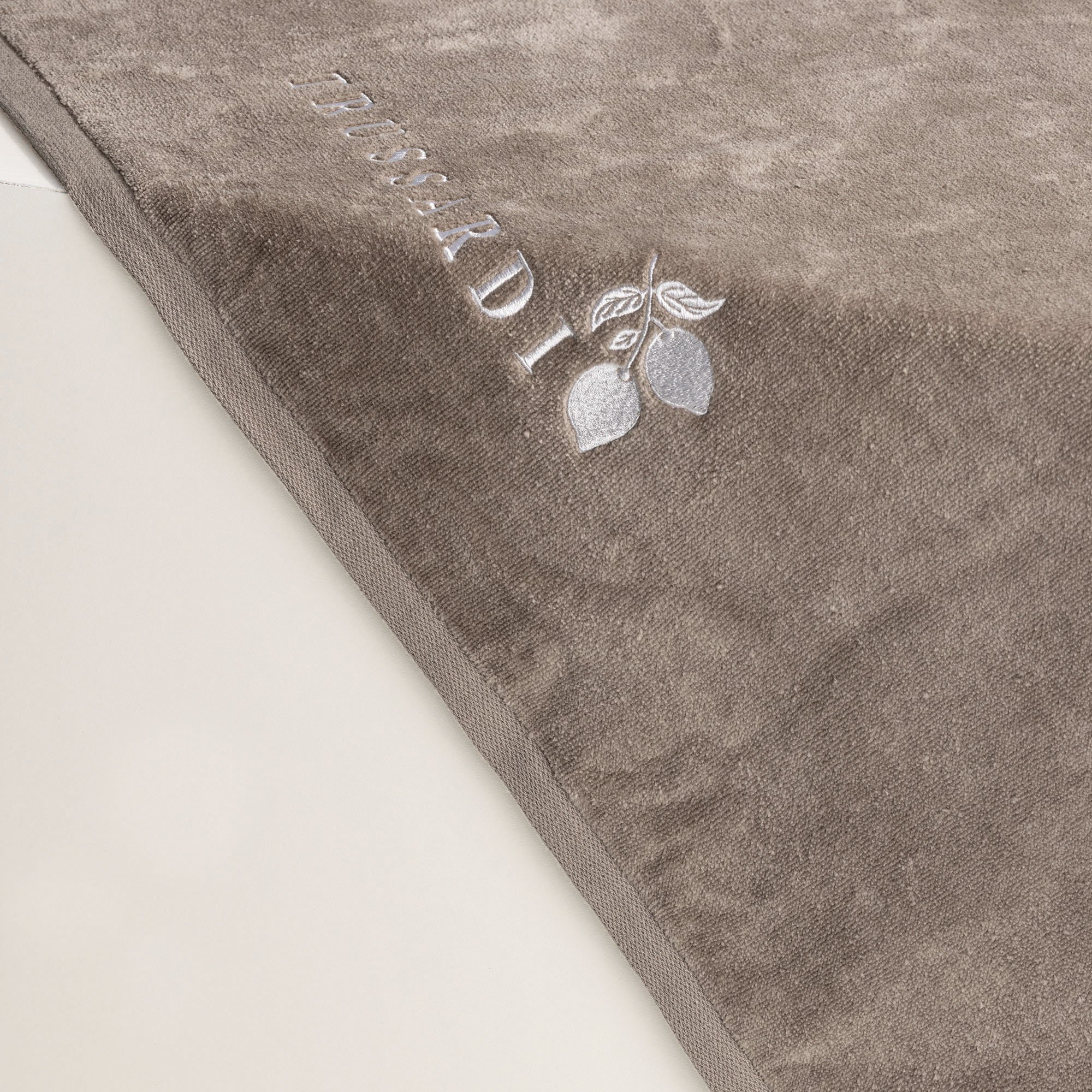 trussardi praia limone legno detalhe