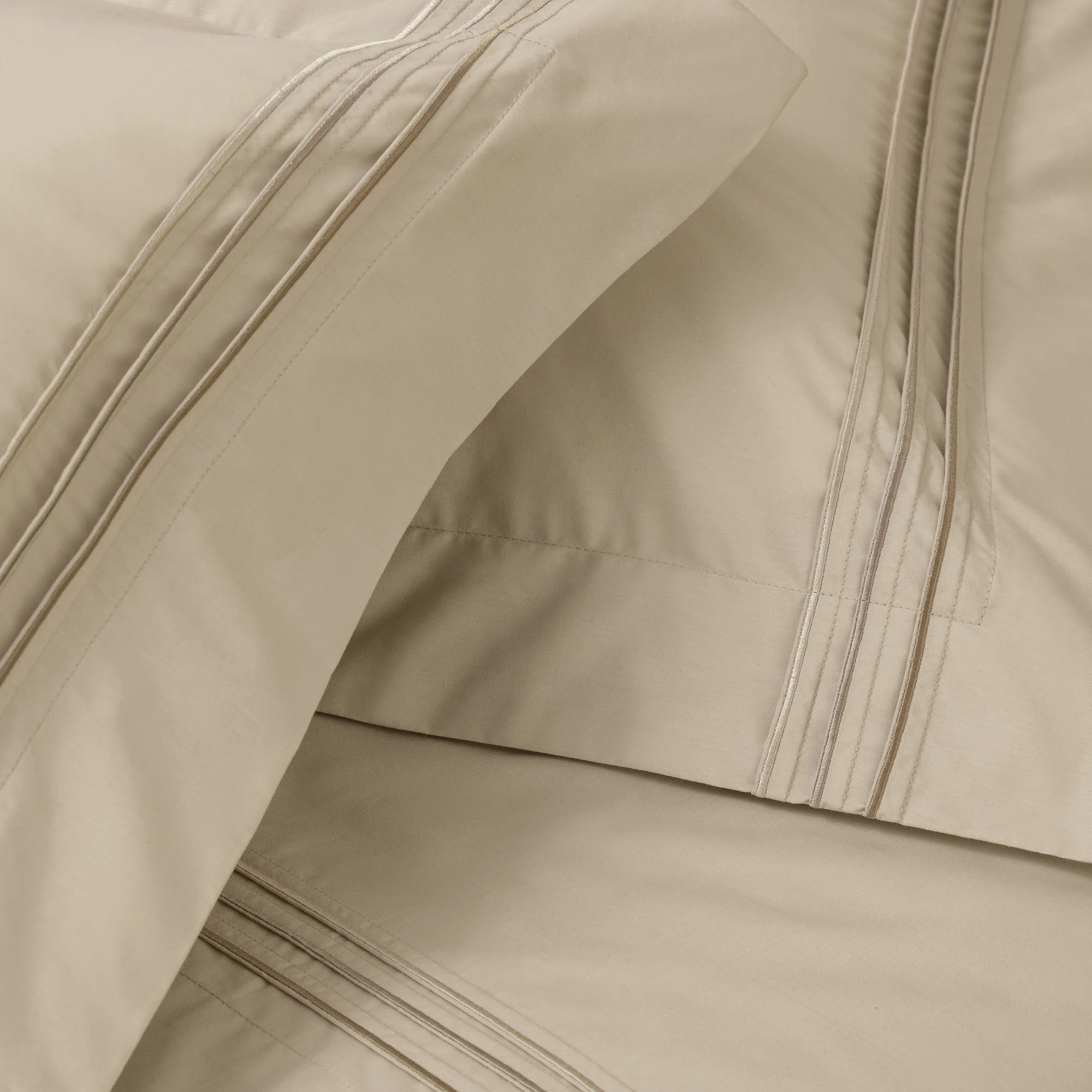 trussardi cama menfi bege detalhe sottile casa