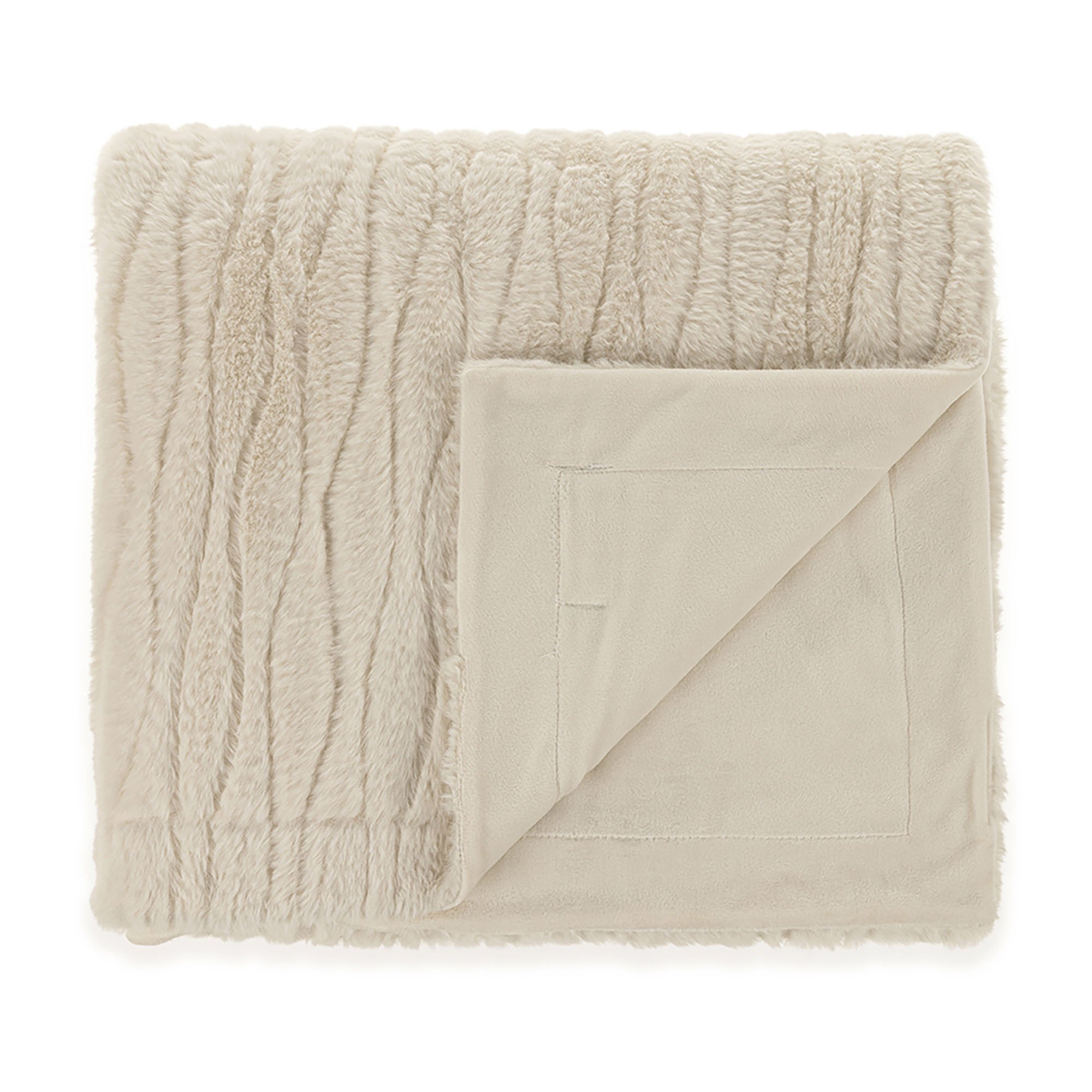 jul25 karsten cama manta montero detalhei sottile casa