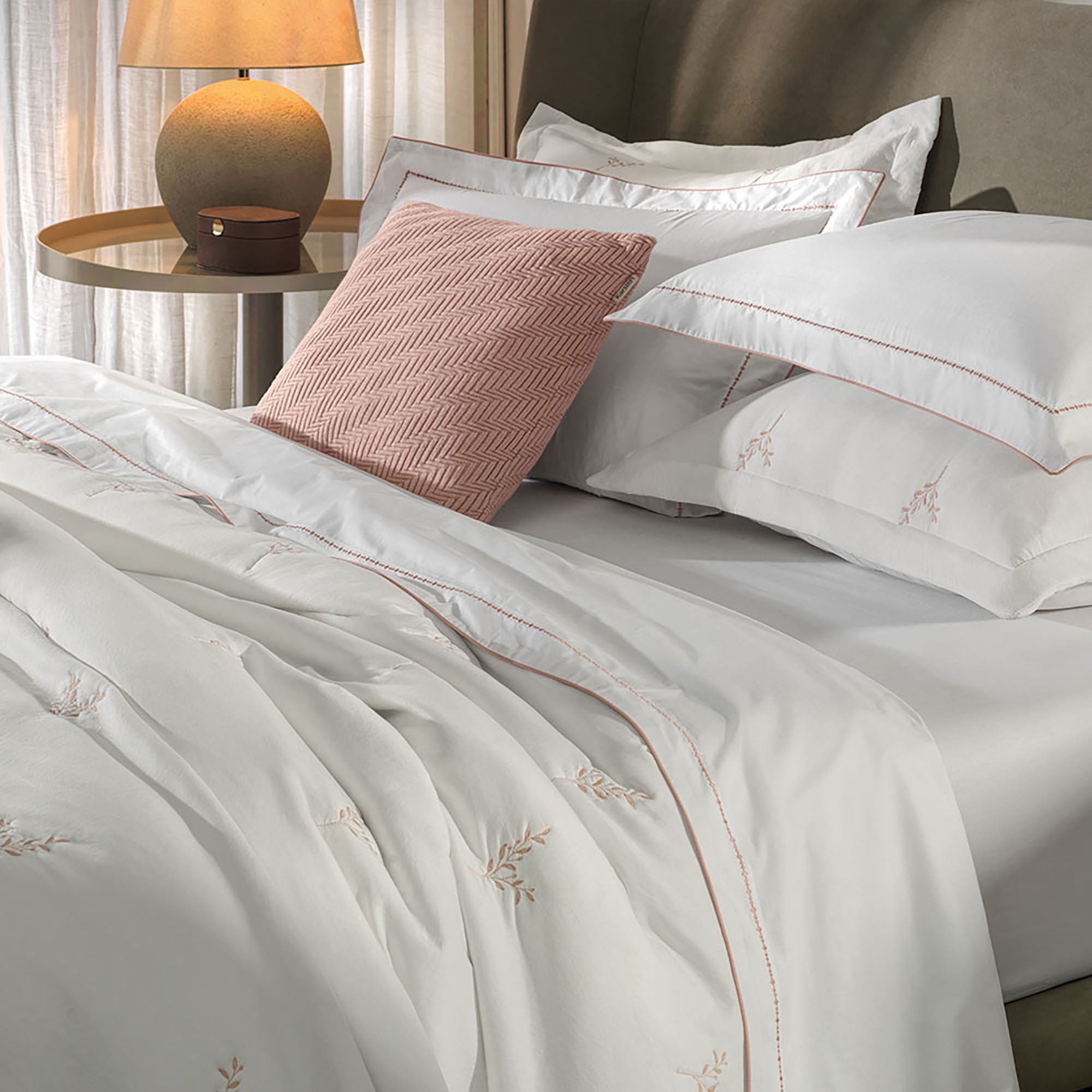 jul25 karsten cama lina ambientada sottile casa