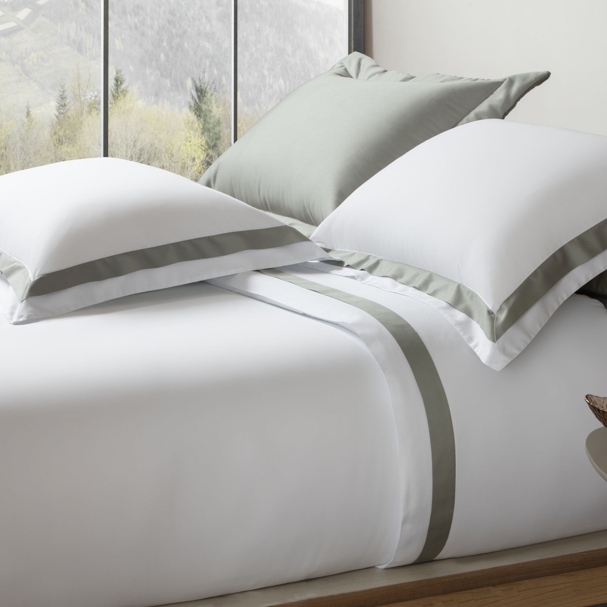 jg cama bellagio branco e green ambientada sottile casa