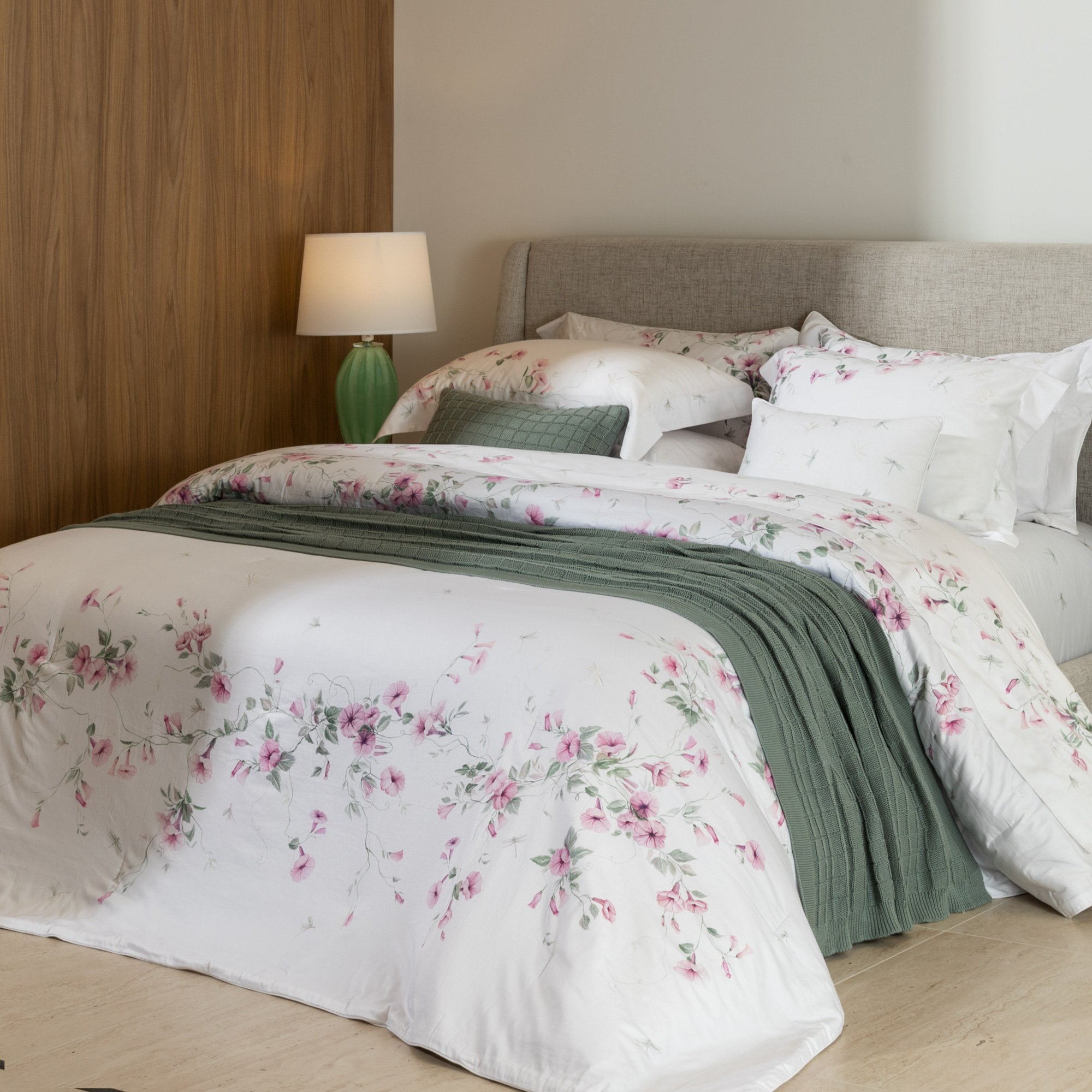 03 colcha c porta travesseiros trussardi cetim 300 fios petunia