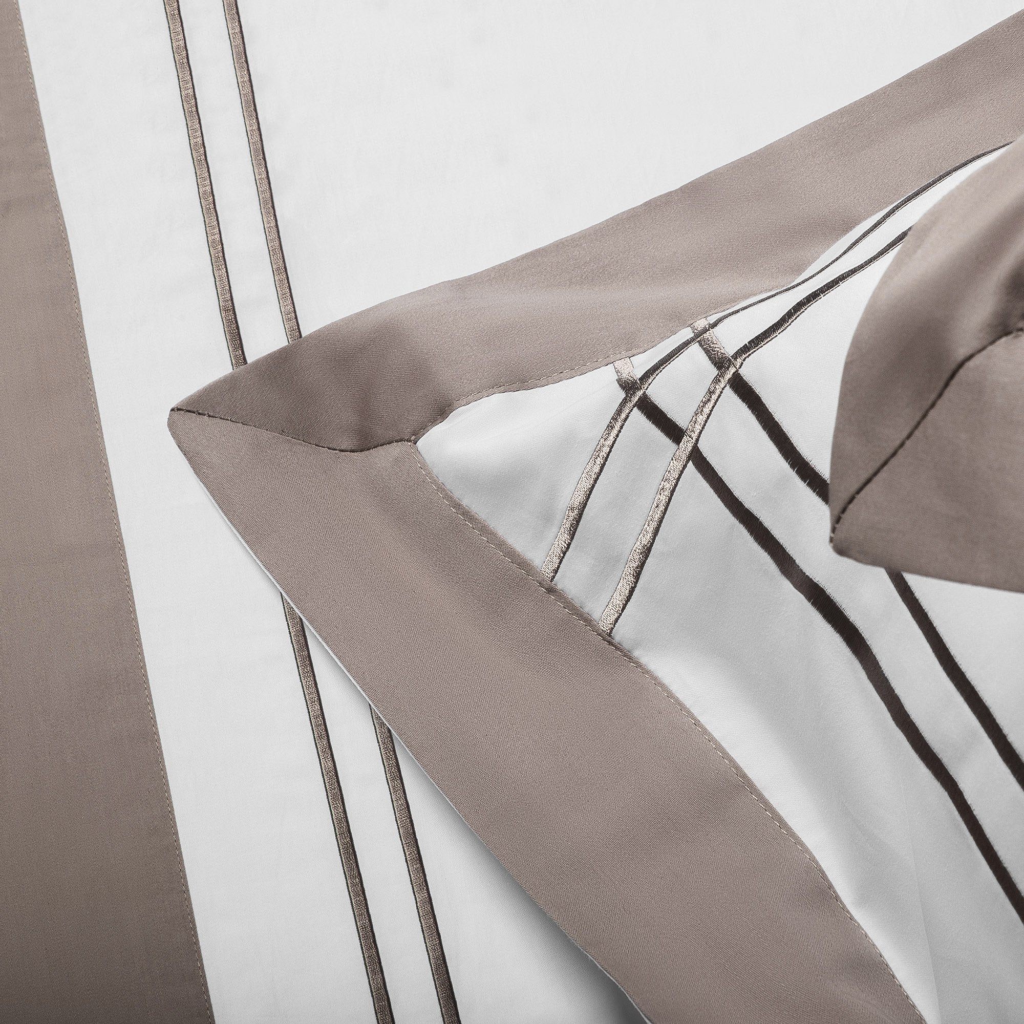 Jogo de Cama Literie Cetim 300 Fios Savoye Branco e Fendi Sottile Casa1