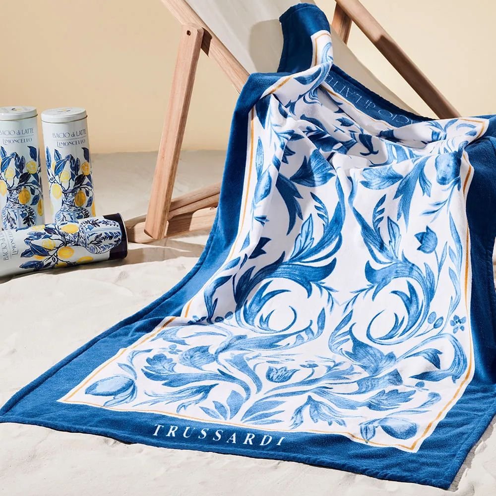 trussardi praia bacio di latte arabesco esticado ambientada sottile casa